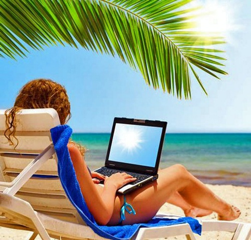 woman-internet-beach