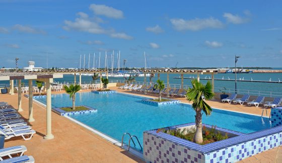 melia-marinavaradero-piscina-7568