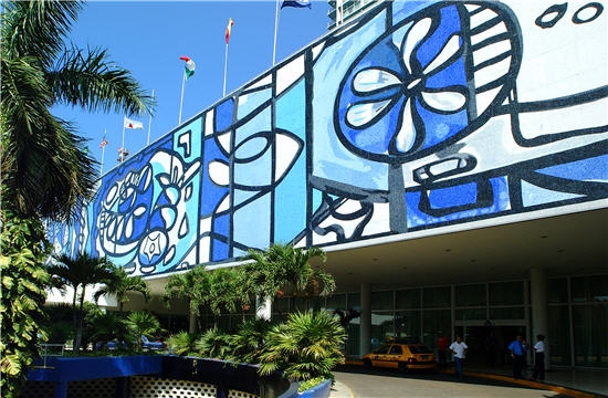 Mural de Amelia Pelaez,     Tryp Habana Libre 