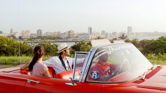 Paseo en Auto Antiguo por la Habana