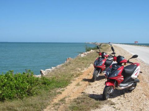 Scooters in Cayo Santa María