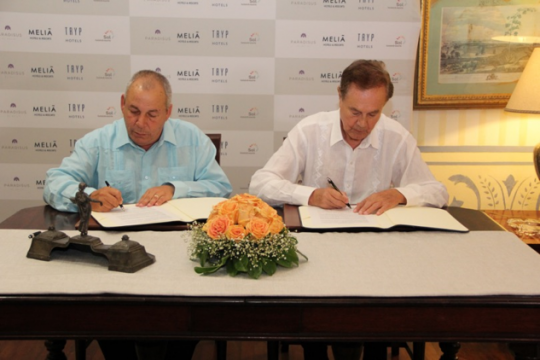 Firma de Contrato con Islazul